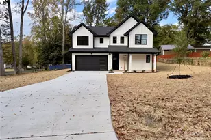 7302 Lanterntree Ln, Charlotte, NC 28215 - Photo 1