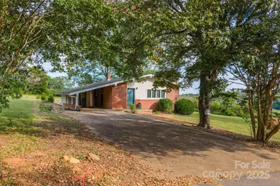 1724 31st Street NE, Hickory, NC 28601 - Photo 1