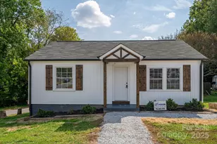 826 E Alexander St, Lincolnton, NC 28092 - Photo 1