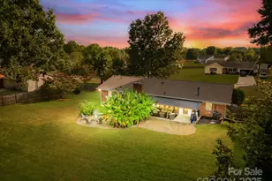 2925 Eastway Dr, Statesville, NC 28625 - Photo 1