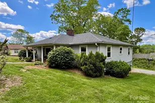 135 Haynes St, Hendersonville, NC 28791 - Photo 1