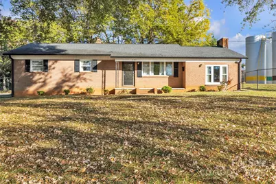 601 1st Avenue Drive SE, Taylorsville, NC 28681 - Photo 1