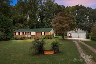 8110 Squirrel Hill Ln, Denver, NC 28037 - Photo 1