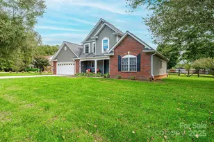 1472 Sweetbriar Ln, Hickory, NC 28602 - Photo 1