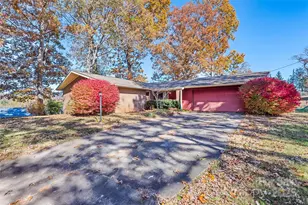 180 Oak Park Dr, Clyde, NC 28721 - Photo 1