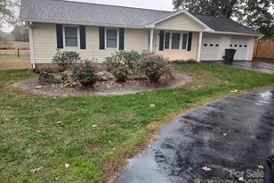 5601 Howard Gap Rd, Flat Rock, NC 28731 - Photo 1