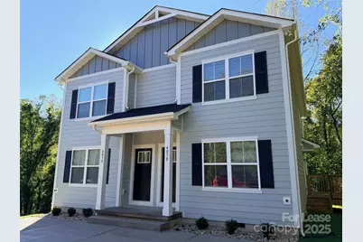 407 15th Avenue SW, Hickory, NC 28602 - Photo 1