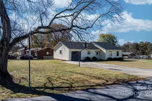 3520 20th Ave NE, Hickory, NC 28601 - Photo 1