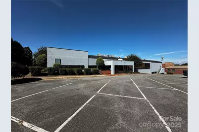 229 1st Avenue SE, Hickory, NC 28602 - Photo 1
