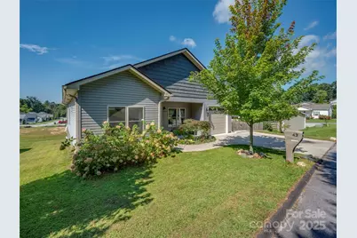 43 Middle Street, Hendersonville, NC 28792 - Photo 1