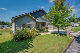43 Middle St, Hendersonville, NC 28792 - Photo 1