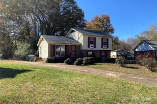 305 Red Roan Pl, Charlotte, NC 28215 - Photo 1