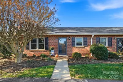 885 21st Avenue NE, Hickory, NC 28601 - Photo 1