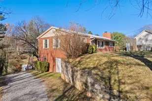 56 Woodruff St, Canton, NC 28716 - Photo 1