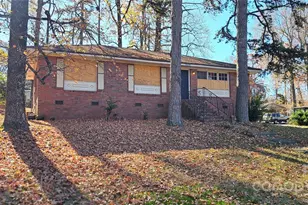 553 Derrydowne Dr, Charlotte, NC 28213 - Photo 1