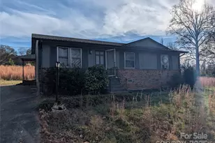 300 Lakewood Dr, Gastonia, NC 28056 - Photo 1