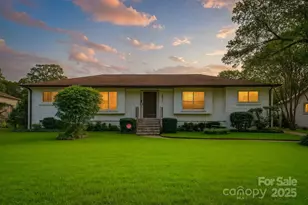 4515 Carriage Dr Cir, Charlotte, NC 28205 - Photo 1