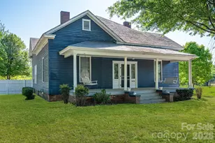 331 S Laurel St, Lincolnton, NC 28092 - Photo 1