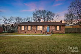 4417 Oak Dr, Charlotte, NC 28269 - Photo 1