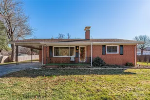 145 Killian St, Waynesville, NC 28786 - Photo 1