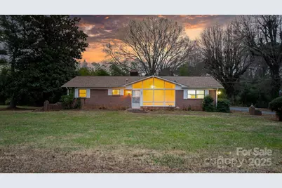 1902 19th Avenue NE, Hickory, NC 28601 - Photo 1