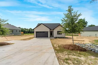 697 S Grove Street, Lincolnton, NC 28092 - Photo 1