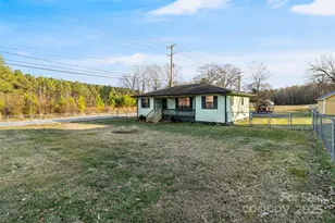 90 2nd St SE, Catawba, NC 28609 - Photo 1