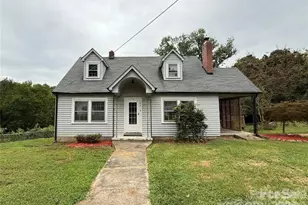 194 Lawing St, Lincolnton, NC 28092 - Photo 1
