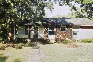 801 Dobson Dr, Charlotte, NC 28213 - Photo 1