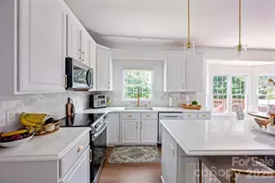 5005 Chestnut Knoll Ln, Charlotte, NC 28269 - Photo 1