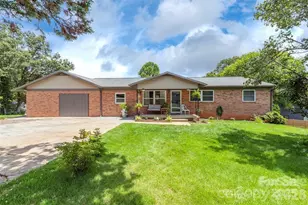 39 N Pershing Rd, Asheville, NC 28805 - Photo 1