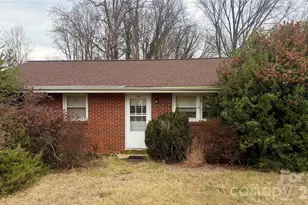 130 31st Ave NW, Hickory, NC 28601 - Photo 1