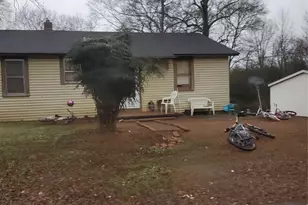 1729 Lakeview Dr, Statesville, NC 28677 - Photo 1