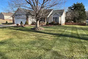 1238 Pennwood Dr, Hickory, NC 28602 - Photo 1