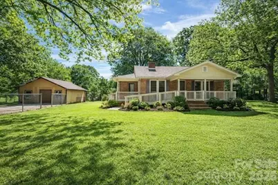 2041 Clyde Street, Dallas, NC 28034 - Photo 1