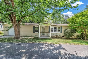 405 Deerfield Ct, Hendersonville, NC 28792 - Photo 1
