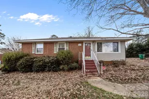 400 Sharview Cir, Charlotte, NC 28217 - Photo 1