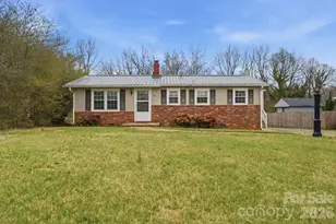 736 E 11th St, Newton, NC 28658 - Photo 1