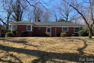 626 3rd Ave Dr SE, Hickory, NC 28602 - Photo 1