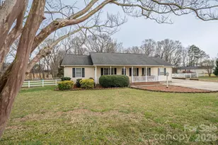 112 Pilots Ridge Dr, Bessemer City, NC 28016 - Photo 1