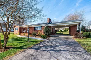 1425 5th St NE, Hickory, NC 28601 - Photo 1