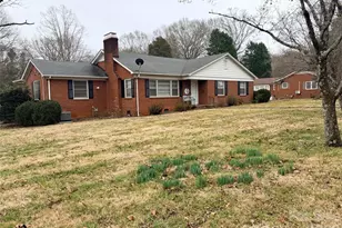 712 2nd Ave NW, Conover, NC 28613 - Photo 1