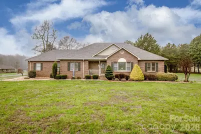 140 Della Drive, Statesville, NC 28625 - Photo 1