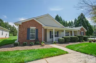 5320 Harris Cove Dr, Charlotte, NC 28269 - Photo 1