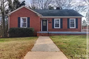 1106 8th St NE, Hickory, NC 28601 - Photo 1