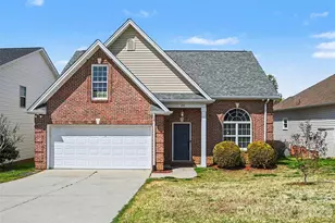 255 19th Ave SE, Hickory, NC 28602 - Photo 1