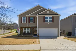 2438 Dewey Creek Ln, Charlotte, NC 28216 - Photo 1