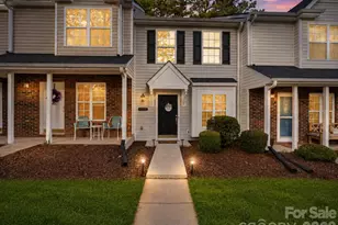 12318 Hennigan Pl Ln, Charlotte, NC 28214 - Photo 1