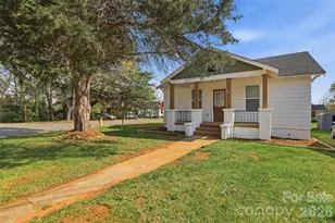 621 E A St, Newton, NC 28658 - Photo 1