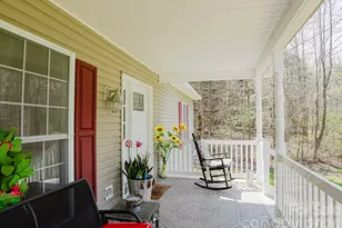 634 E Swannanoa Ave, Liberty, NC 27298 - Photo 1